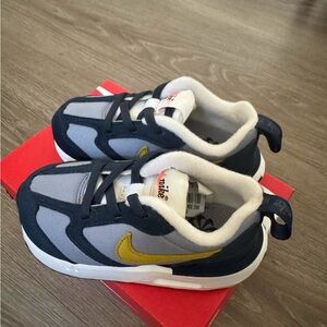 Nike Kids' Gray and Navy Sneakers with Gold Swoosh
